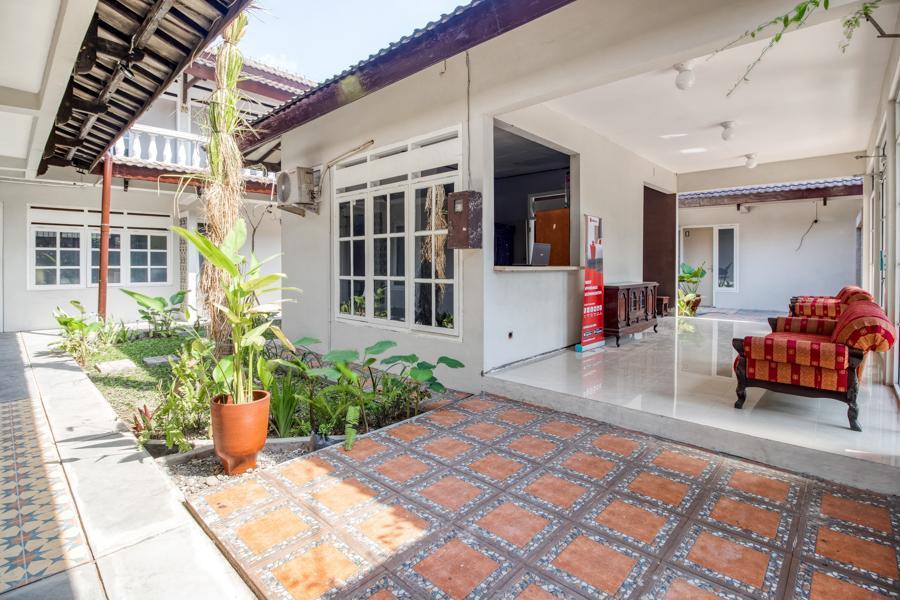 Reddoorz Near Malioboro Tugu Station Jogja Hotel Yogyakarta Exterior photo